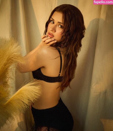 Avneet Kaur actriz de alta definición imágenes