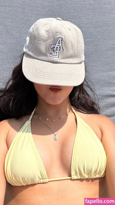 ébano tetas falsas onlyfans desnudo de alta calidad archivo