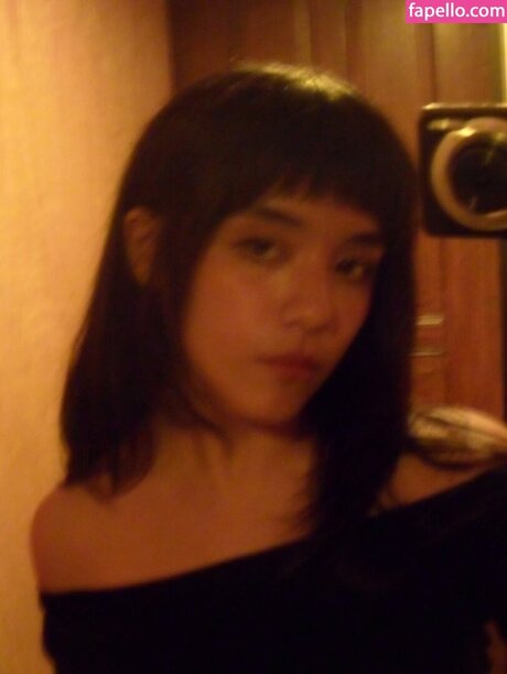 Om4ly modelo adulto archivo