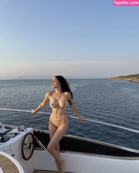 Italian Nude Vips star du porno xxx photo