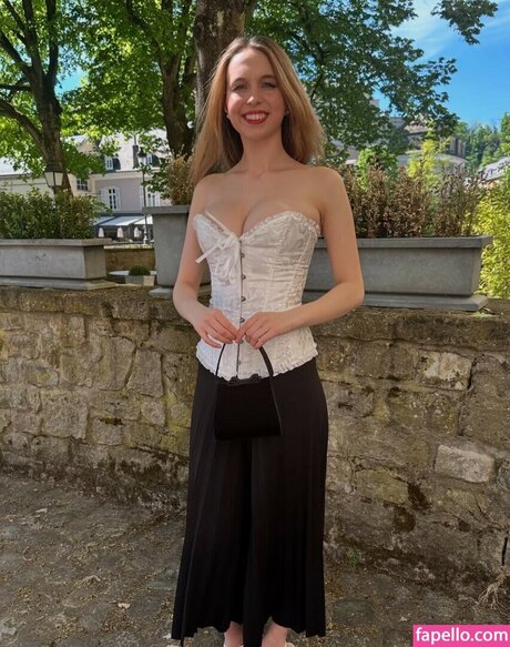 Serena Skybourne star exclusive photo