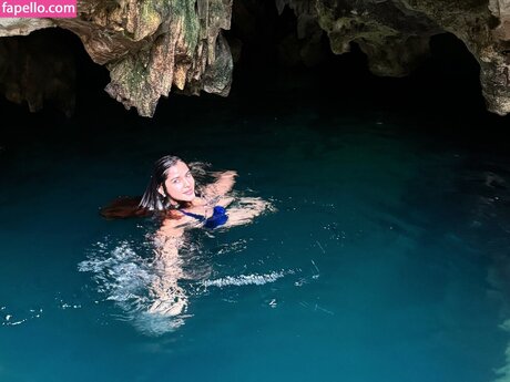 Meghna Kaur modèle érotique galerie