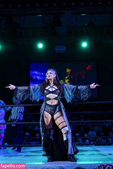 Lena Kross joli modèle collection