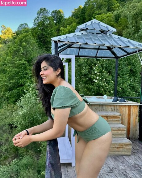 Nikita Sharma modelo pornografico fotos