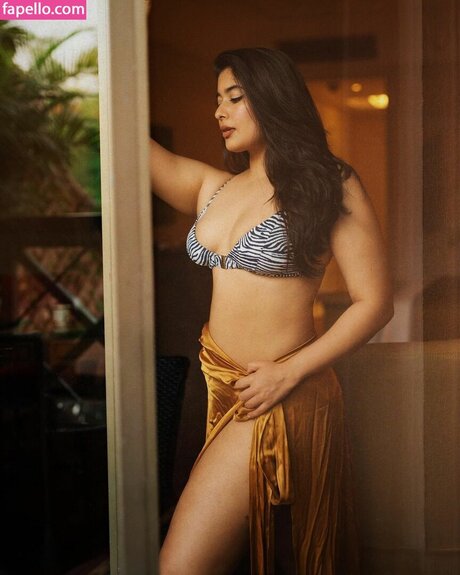 Nikita Sharma modelo xxx imágenes