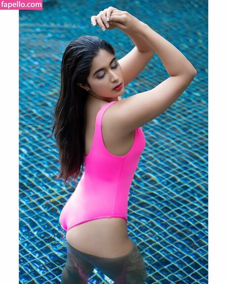 Nikita Sharma estrella porno caliente fotos