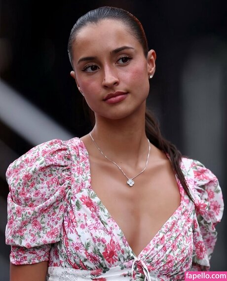 Alexandra Saint Mleux actrice érotique photo