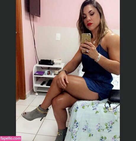 Bethe Correia star du porno érotique photos