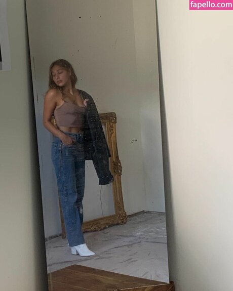 Katsiaryna Kavaleva star du porno parfaite photo