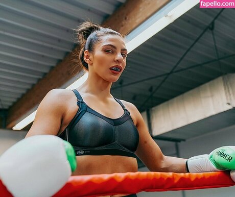 Christina Hammer sexo modelo galerías