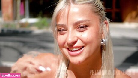 PremiumBukkake modelo atractivo archivo