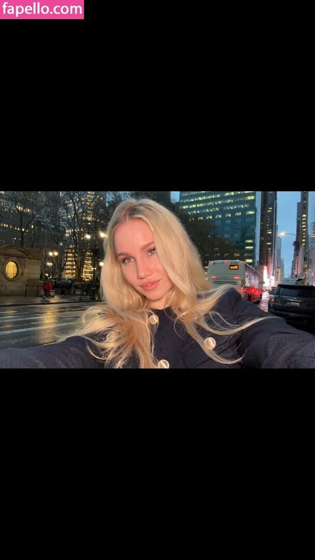 Colette Cherry estrella porno de alta calidad imagen