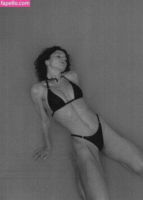 Tatyana Luzgina actrice érotique images