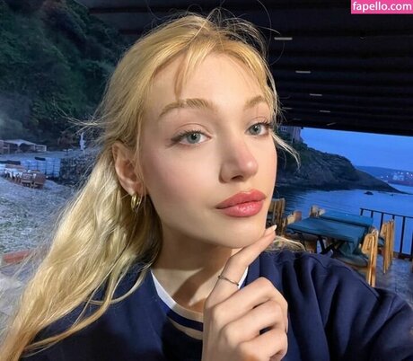 Duygu German étoile des photos