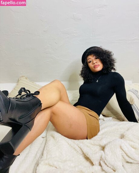 Alycia Baumgardner actriz desnuda archivo