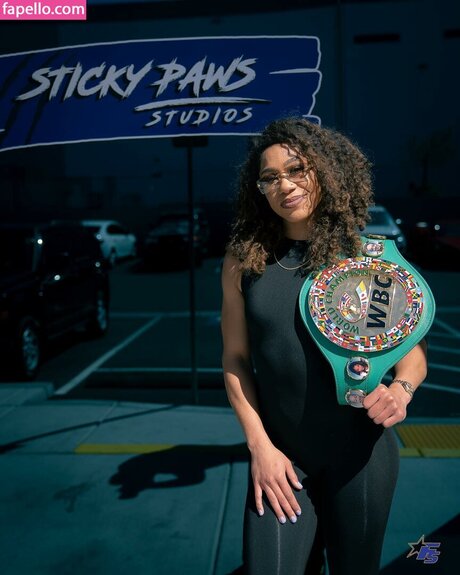 Alycia Baumgardner estrella caliente fotos