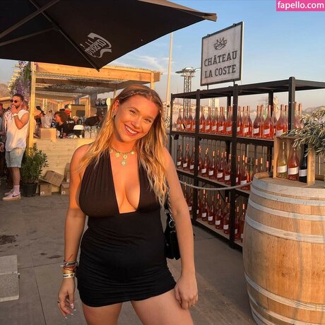 Justinaccessible modelo atractivo imágenes