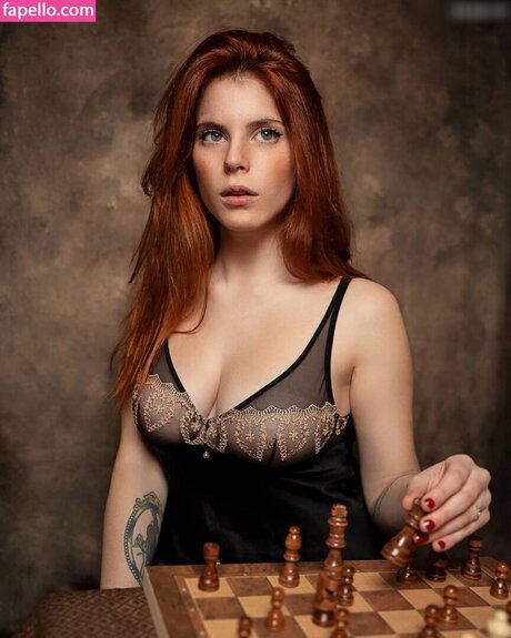 Lucilla Jiggly joli modèle galeries