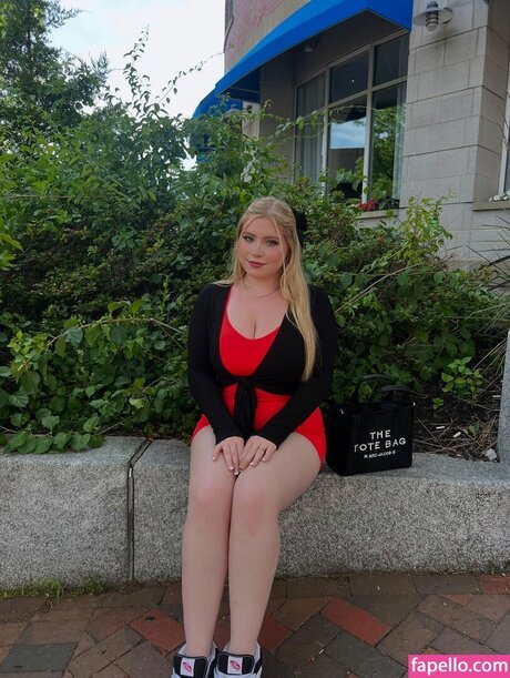 Sadie Stone actrice sexy archive