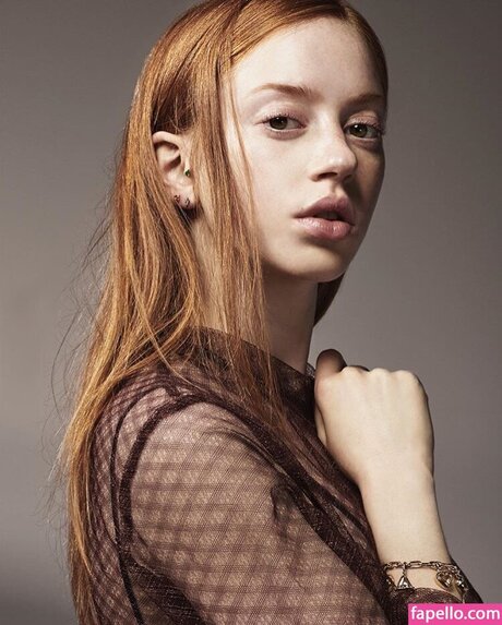 Lily Newmark porn model image