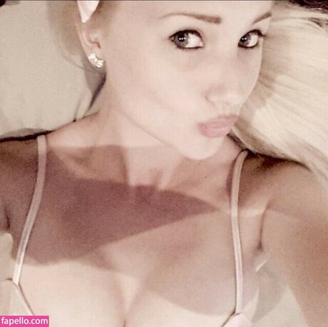 Amber Koltzow Bastick modèle archive