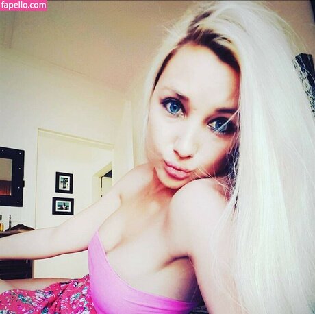 Amber Koltzow Bastick star du porno chaude image