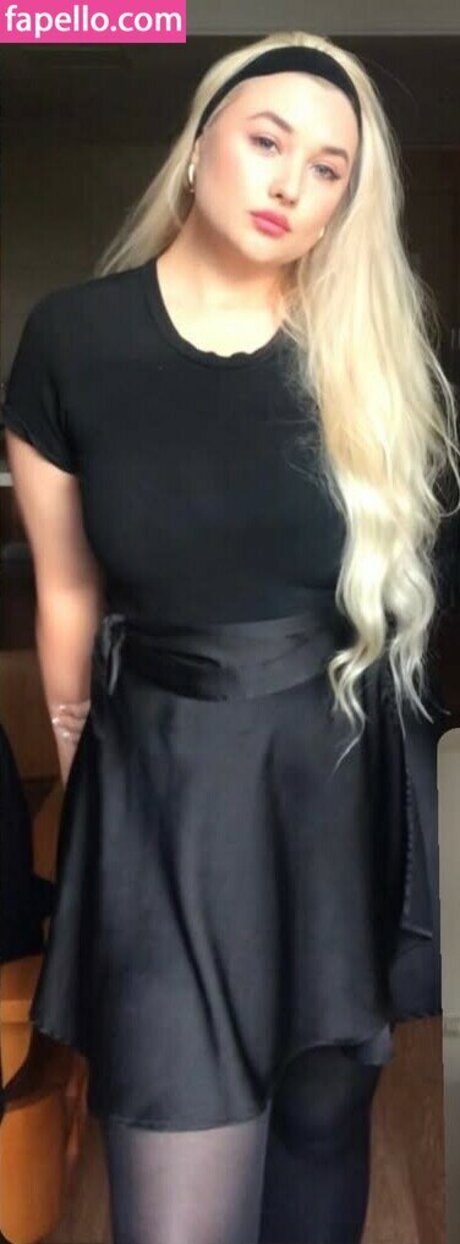 Amber Koltzow Bastick mannequin image