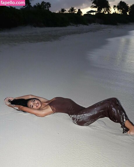 Jaya Araye Williams modèle de haute qualité images