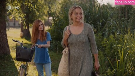 Josefine Preu_ étoile chaude photo