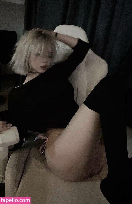 Paradoxy pornstar naked image