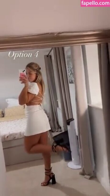 Harriet Cowan From Clarkson s Farm sexy model img