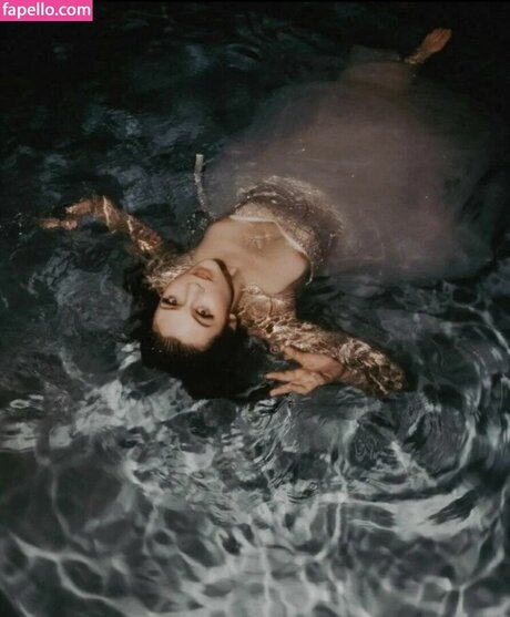 Jessie Paege modelo superior imágenes