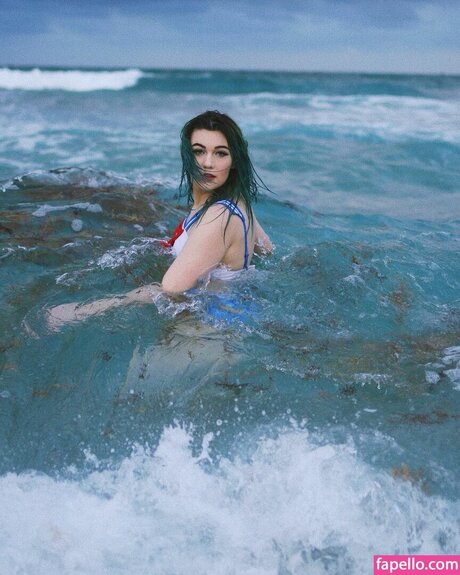 Jessie Paege modèle meilleur img