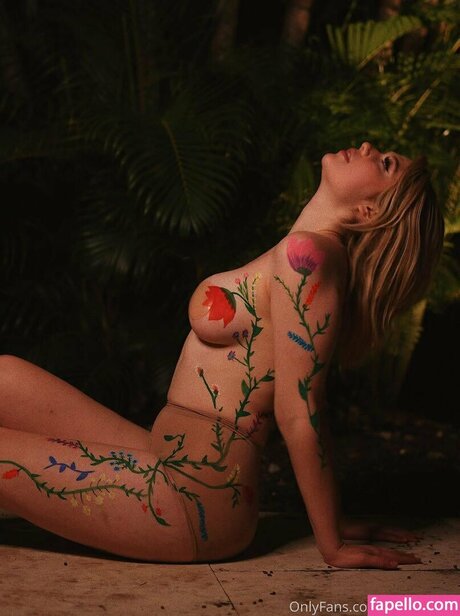 Jessie Paege star du porno érotique img