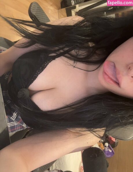 emily g0th star perfect img