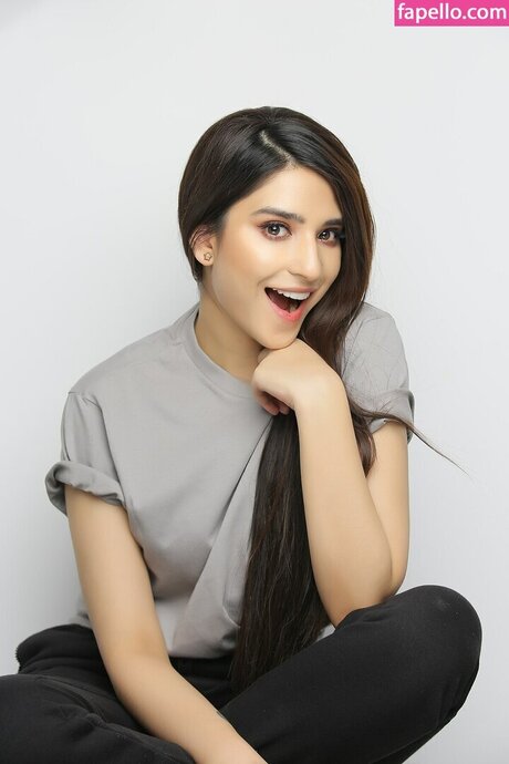 Ramsha Khan star art pic