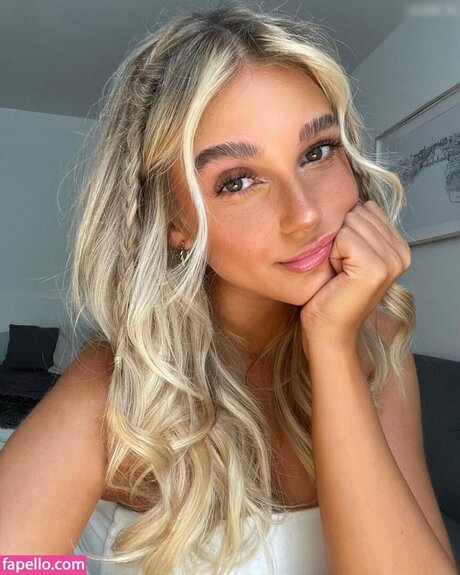 Lara Spengler model best pic