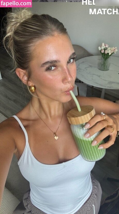 Lara Spengler exclusive actress gallery