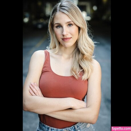 Lisa Gilroy xxx actress photos
