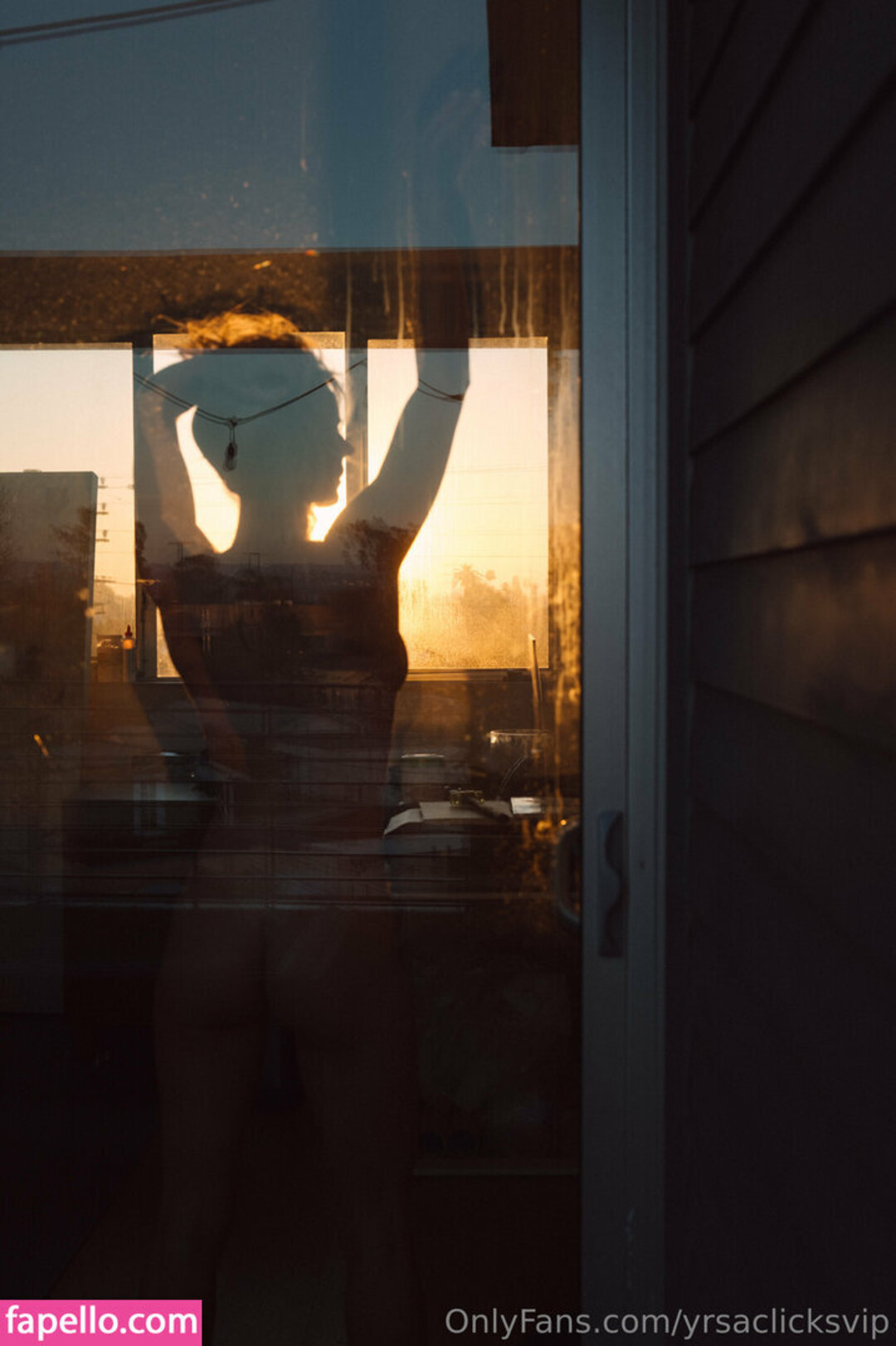 Yrsa Clicks model hot photo