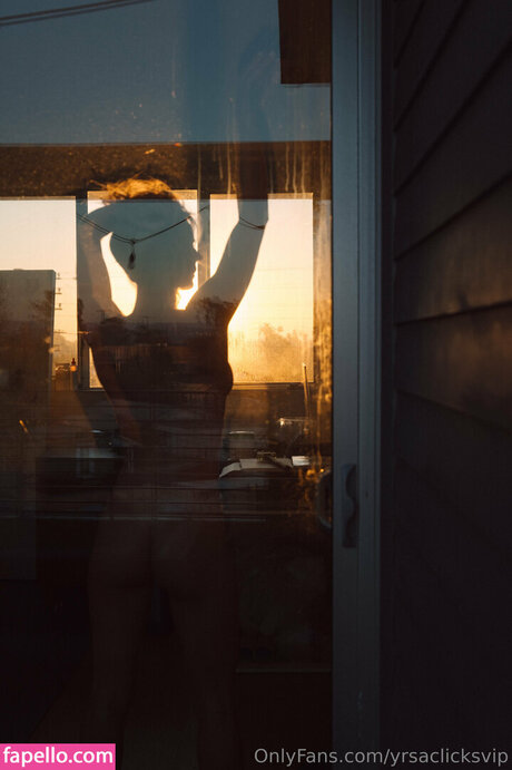Yrsa Clicks model porn image