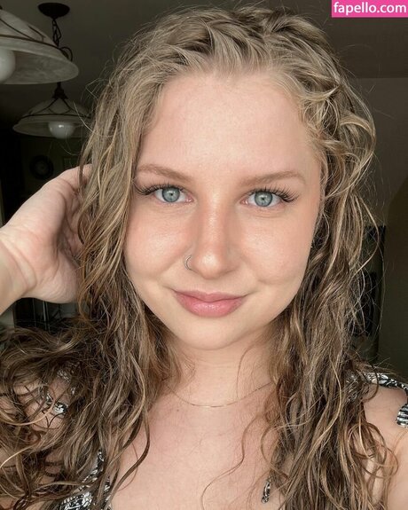 Ivy Andrews star top images