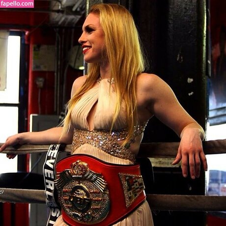 Heather Hardy nus étoiles des photos