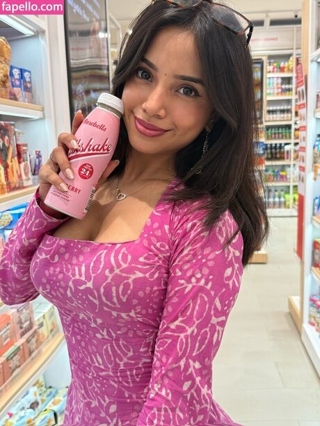 Muskan Karia estrella porno desnuda imagen