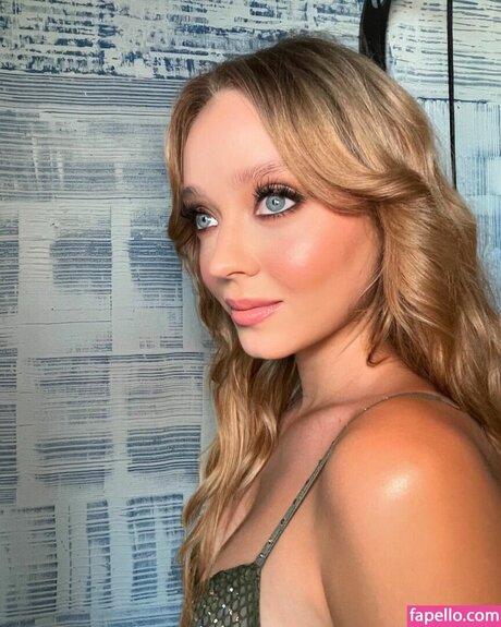 Madeleine Arthur star nude pics
