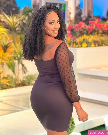 Janaina Sim es star sexy photo