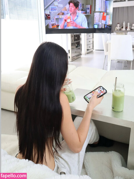 Chanel Soerholt modelo desnuda galerías