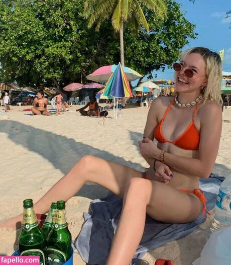 Taylor Hickson perfect star image