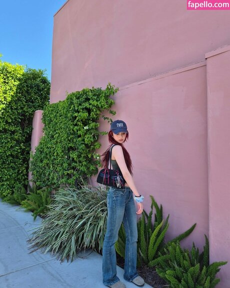 Huh Yunjin_ perfect model img