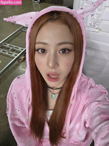 Huh Yunjin_ xxx model image